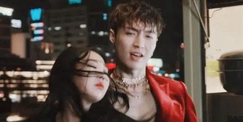 娱乐吃瓜的博主是谁呀视频,揭秘热门视频背后的神秘人物  第3张